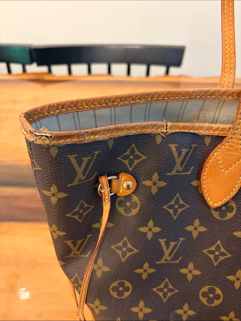 Authentic Louis Vuitton Neverfull - Picture 15 of 17
